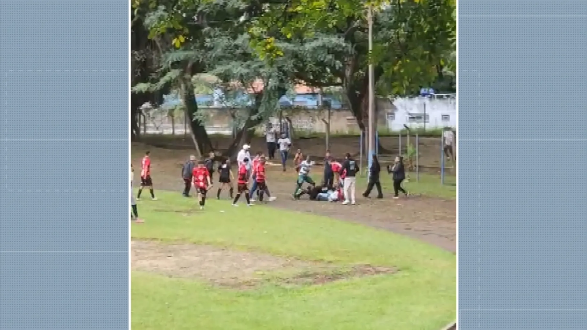 Jogadores e torcedores agridem árbitro e auxiliar em jogo de futebol amador em Campinas