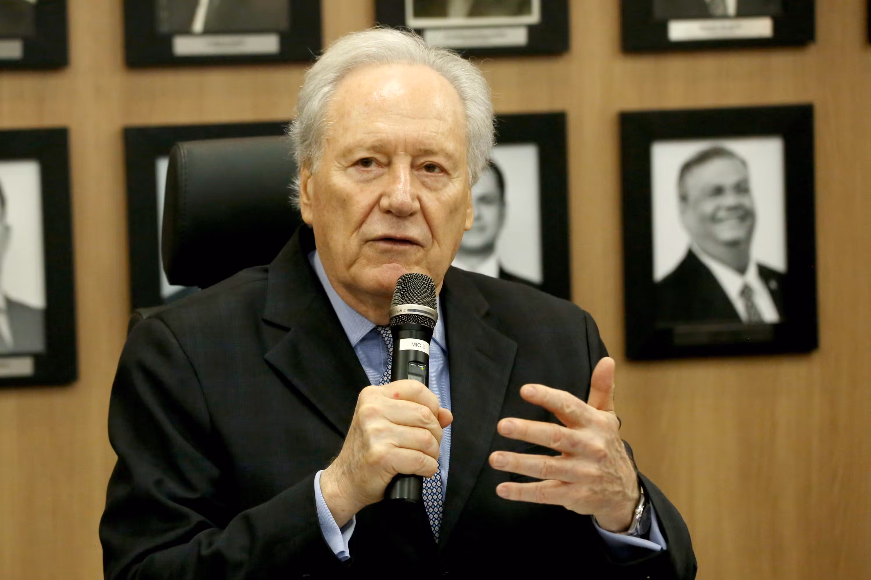 Lewandowski diz não ter sido procurado para assinar manifesto de ministros aposentados sobre crise no STF