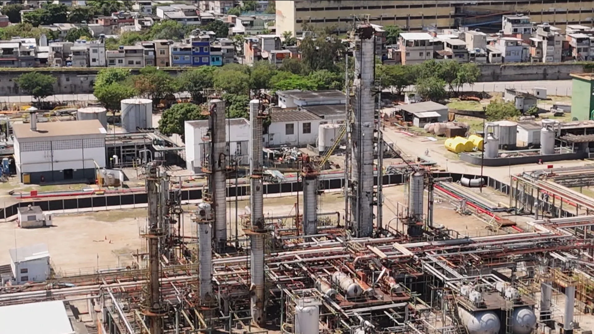 Governo do RJ suspende parcialmente licença ambiental da Refit após Inea identificar irregularidades