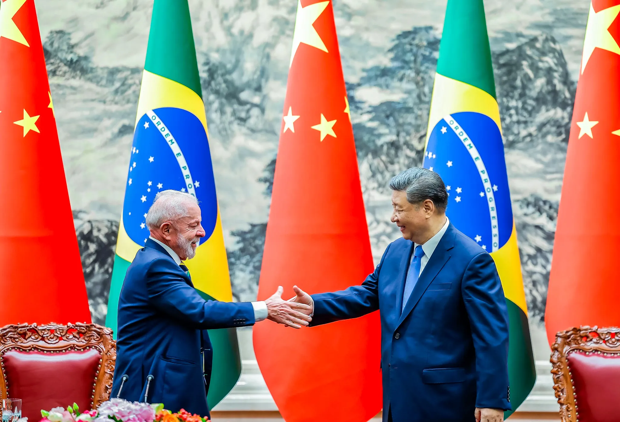 Lula conversa com Xi Jinping e reforça aproximação do Brasil com a China após tarifas dos EUA