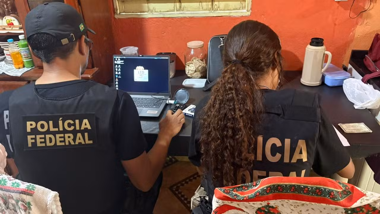 Suspeito de armazenar e compartilhar conteúdo de abuso sexual infantil na internet é alvo de operação da PF em Manaus