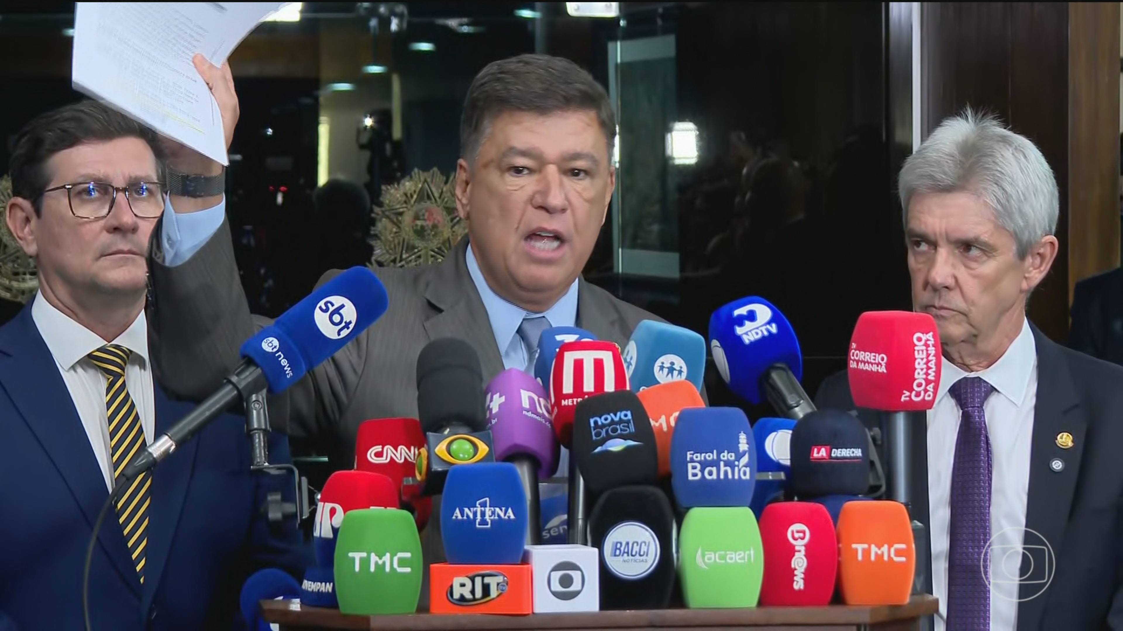 Parlamentares da oposição defendem afastamento do ministro Alexandre de Moraes