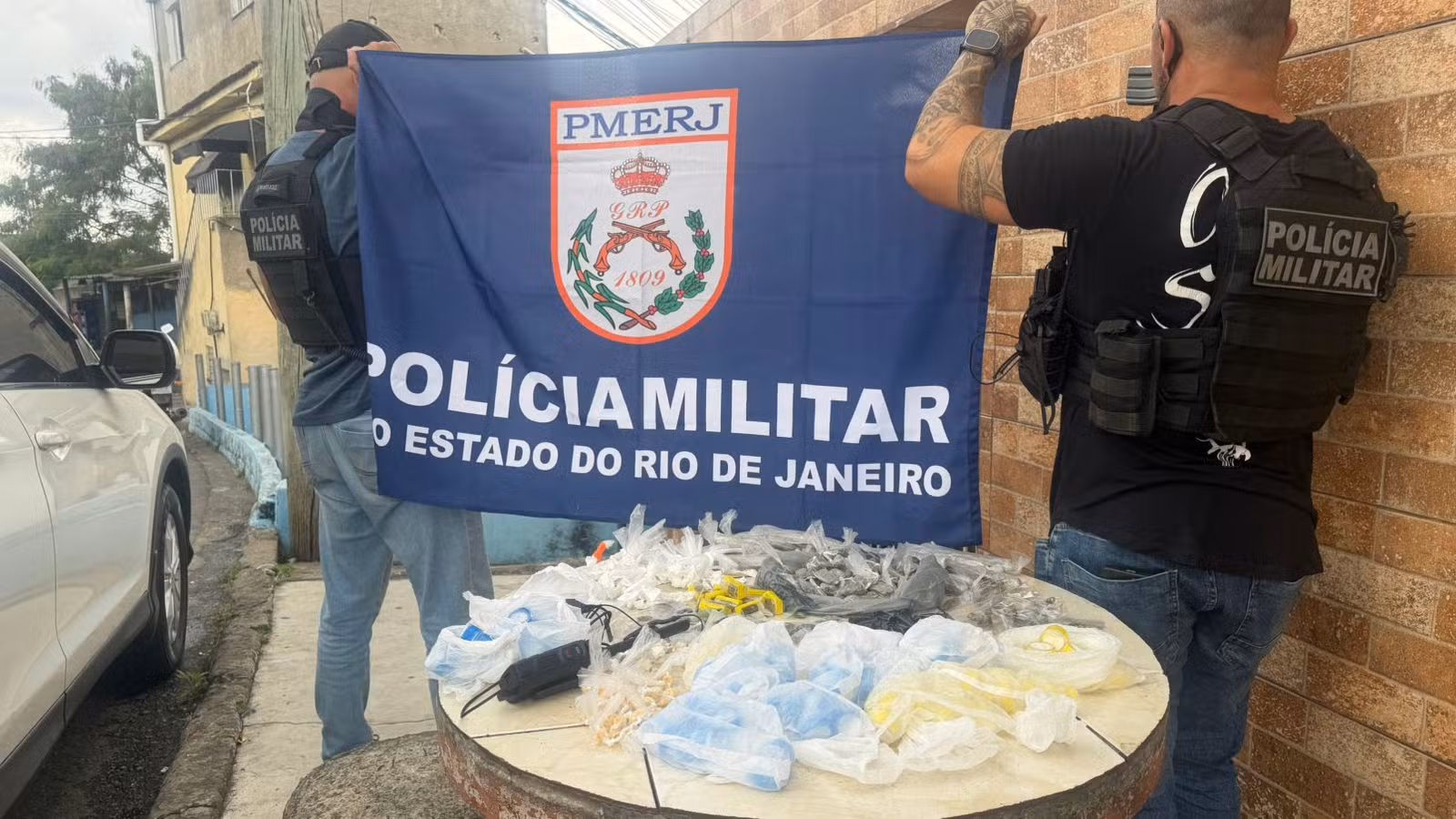 Jovem é preso com drogas em Volta Redonda