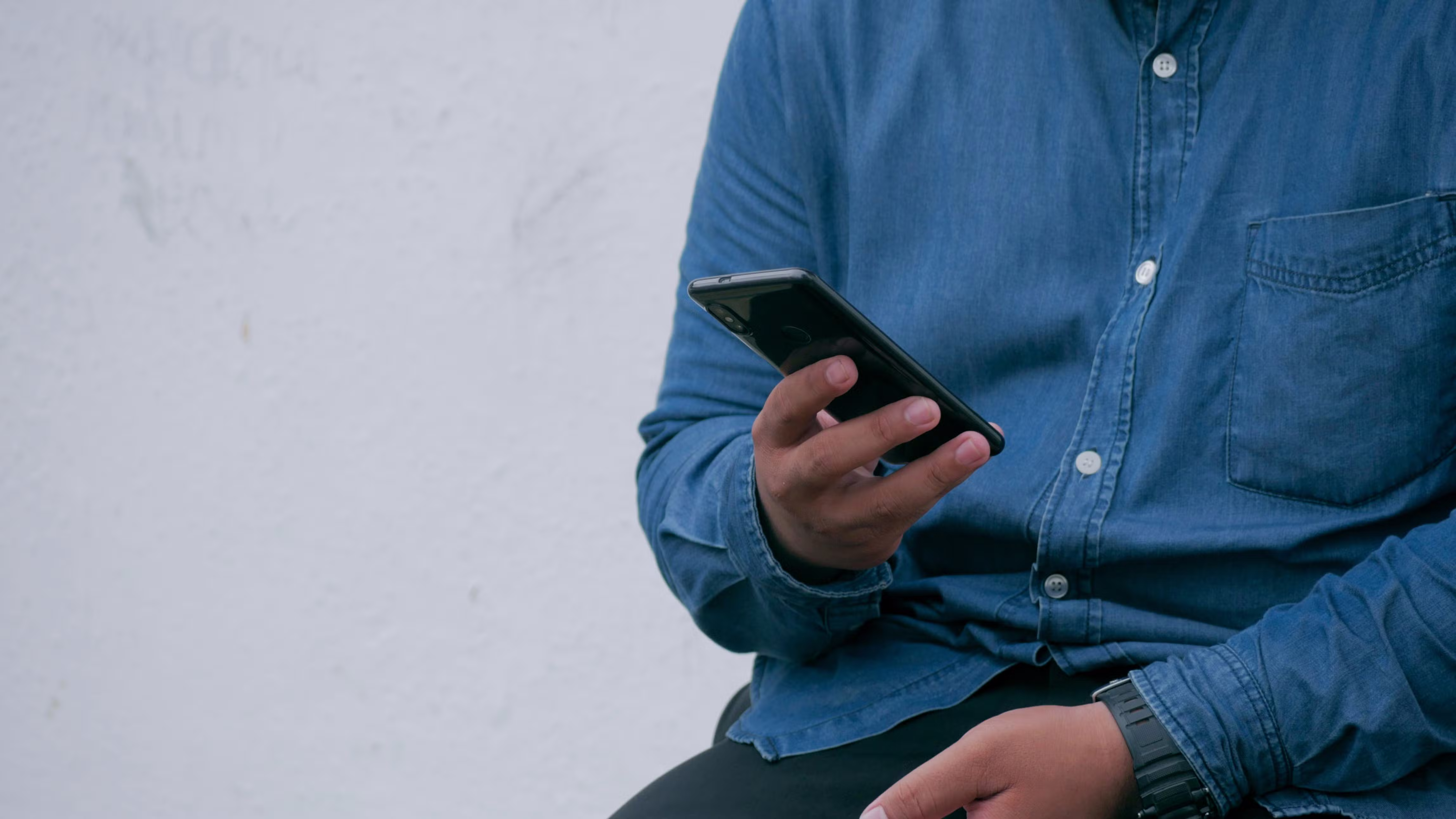 Uso de internet chega a 90,5% dos brasileiros, e diferença cai entre áreas urbanas e rurais, diz IBGE