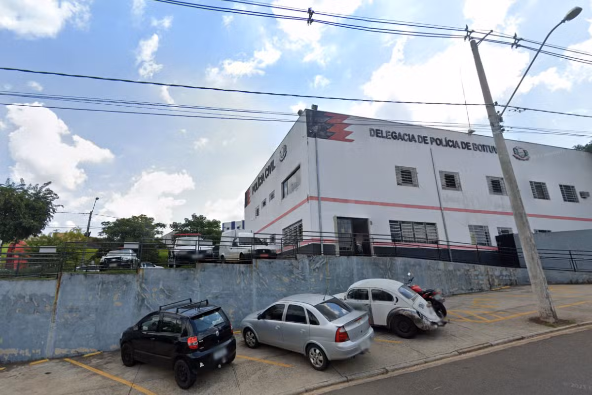 Cão é resgatado após ser esfaqueado na cabeça em Boituva