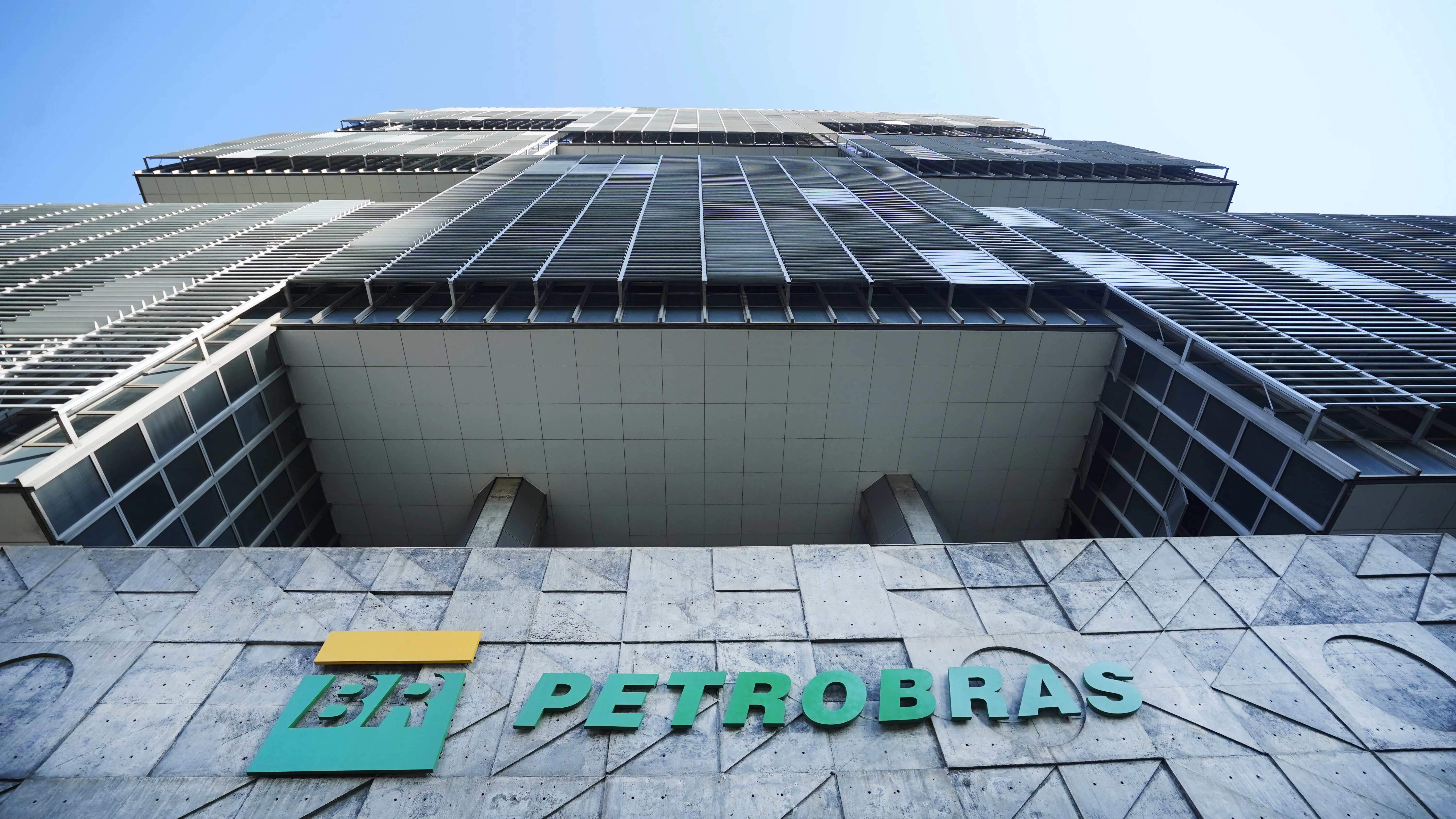 Produção de petróleo da Petrobras cresce 14% em maio na comparação anual