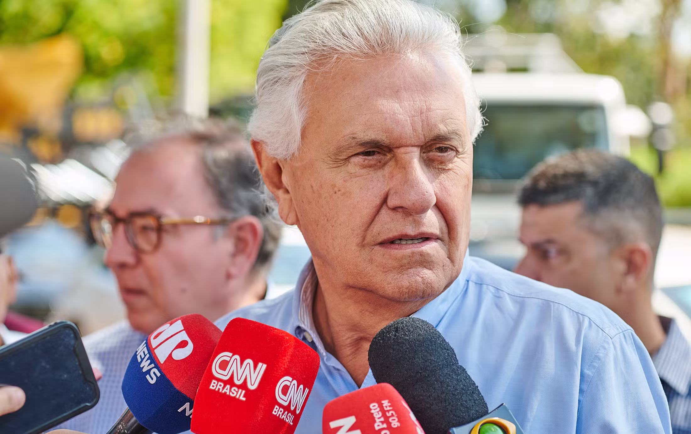 Caiado diz que Lula e família Bolsonaro 'jogam o mesmo jogo'