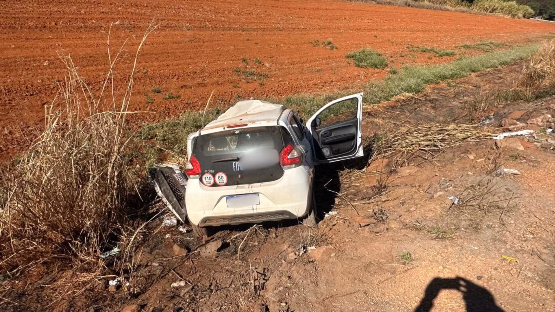 VÍDEO: Motorista morre após carro ser atingido por caminhão na saída de posto de combustíveis na BR