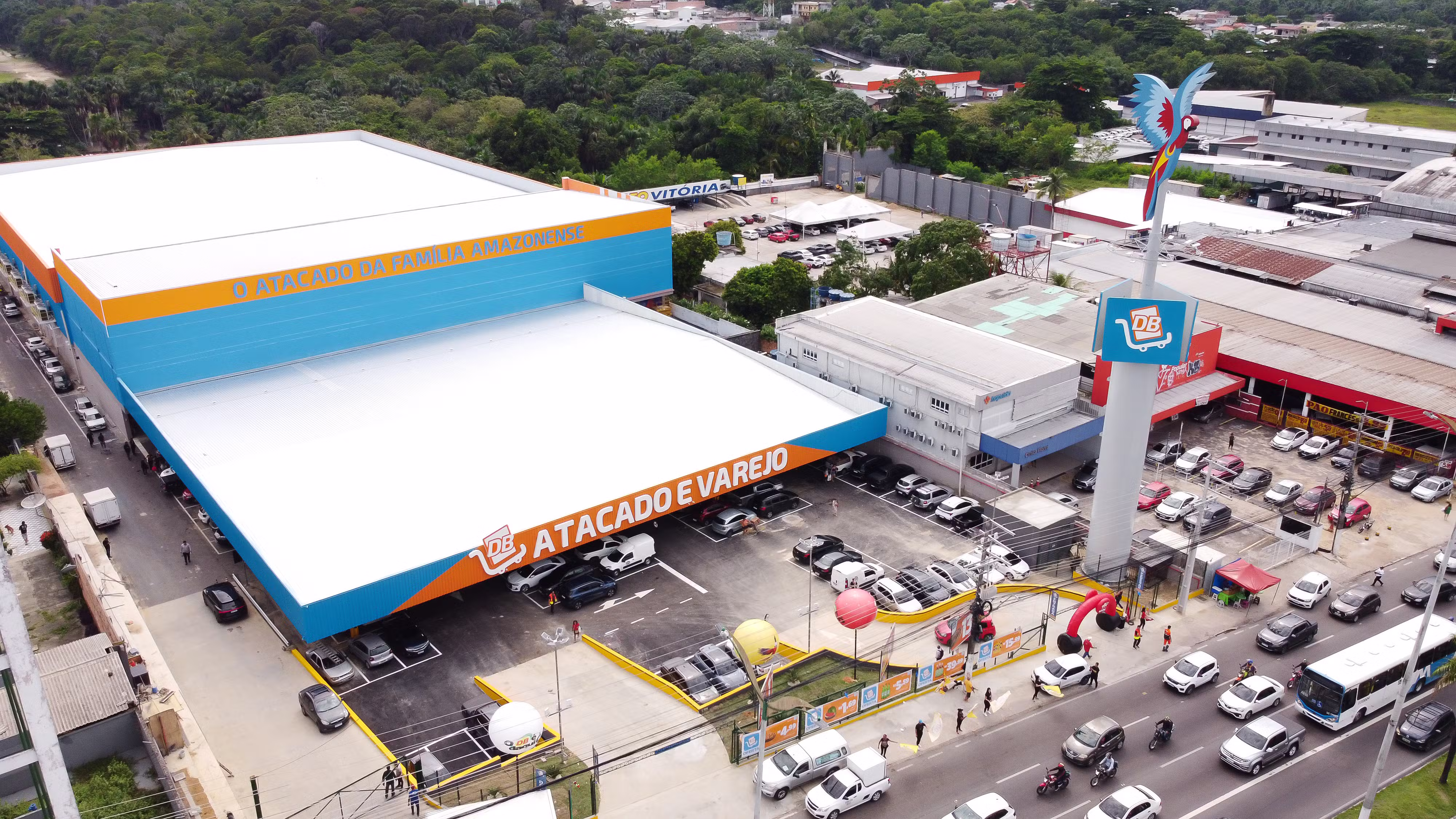 DB Atacado e Varejo Torquato Tapajós celebra mêsversário com ofertas especiais
