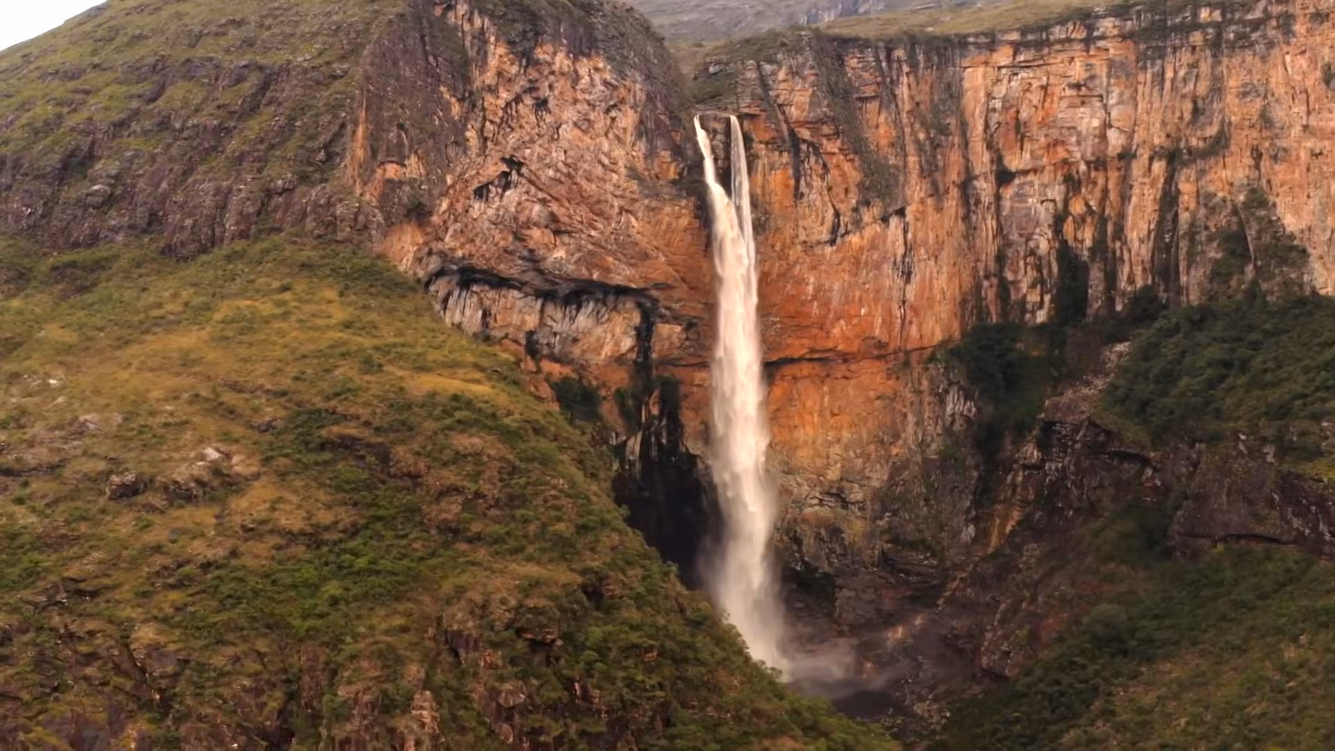 Justiça determina fechamento da Cachoeira do Tabuleiro após 6 dias de reabertura