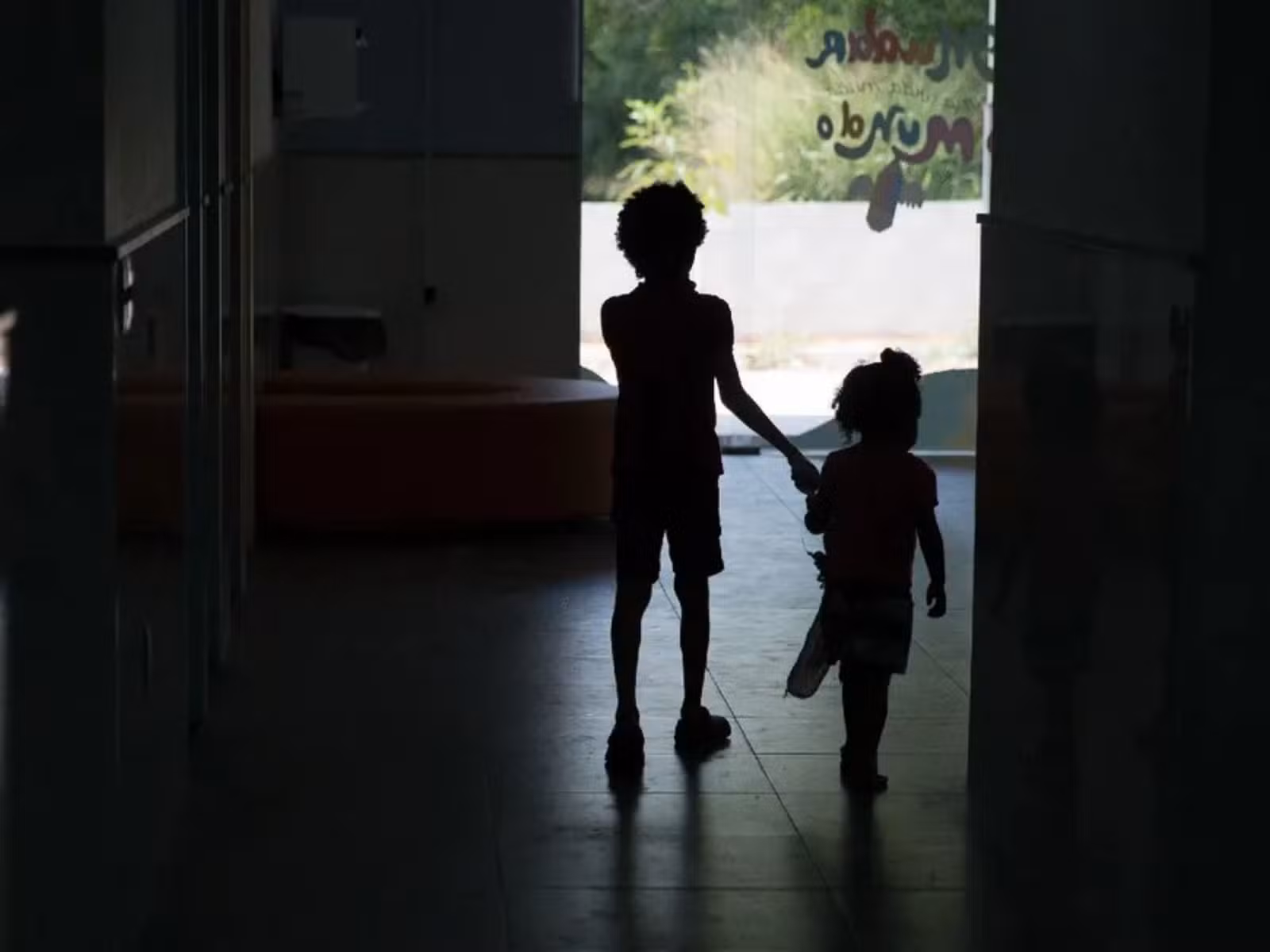INSS começa a analisar pedidos de pensão a órfãos de feminicídio; veja as regras e como pedir