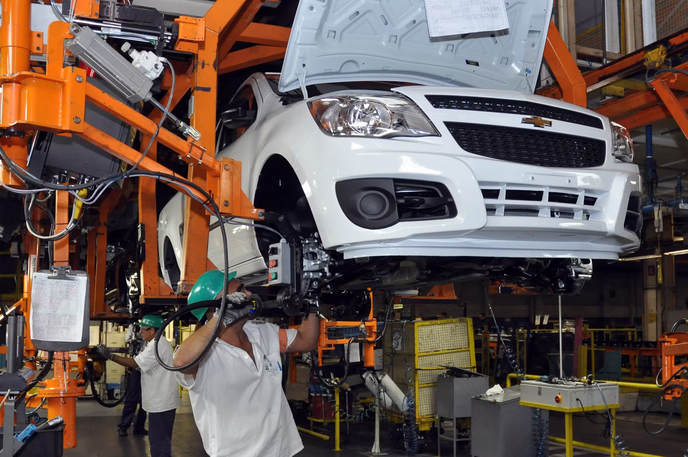Dona da Chevrolet vai investir R$ 3,5 bilhões no Brasil para renovar fábricas e lançar carros híbridos