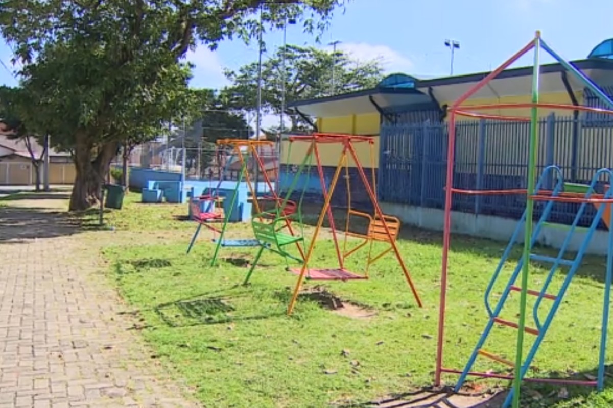 Pitbull ataca e mata outro cachorro em praça, em São José dos Campos