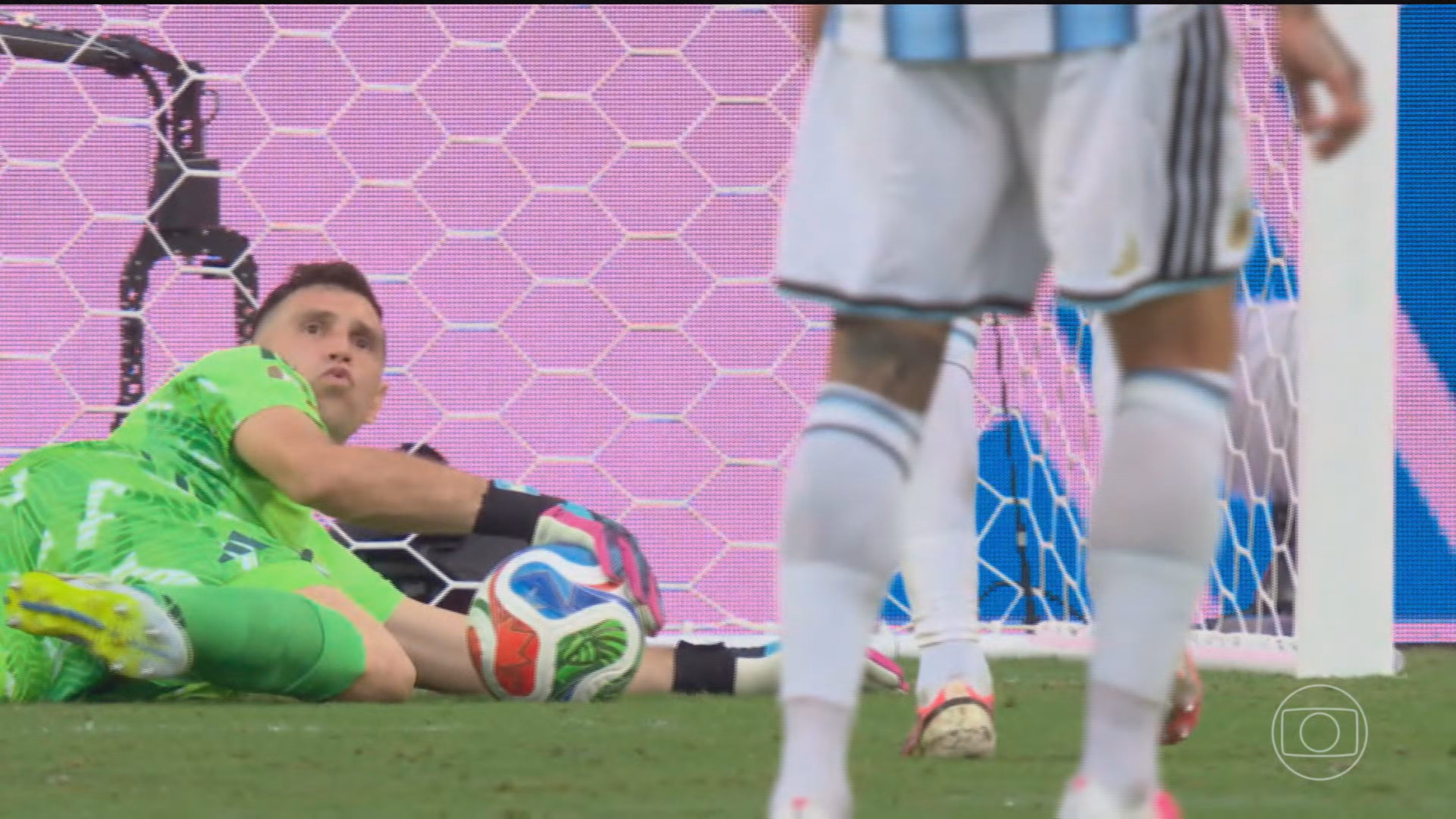 Experiência do goleiro Dibu Martínez é peça decisiva da Argentina na disputa por títulos