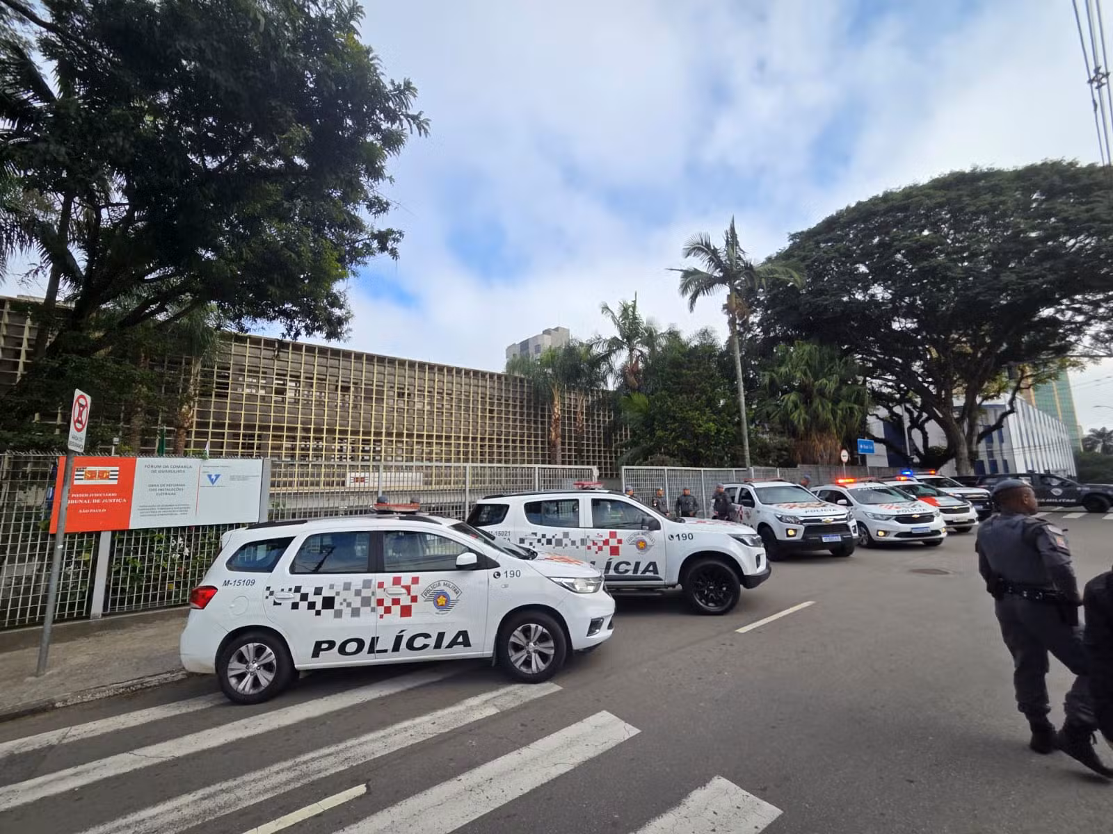 Defesa de PMs acusados de assassinar Gritzbach abandona plenário após briga com promotor e júri é anulado