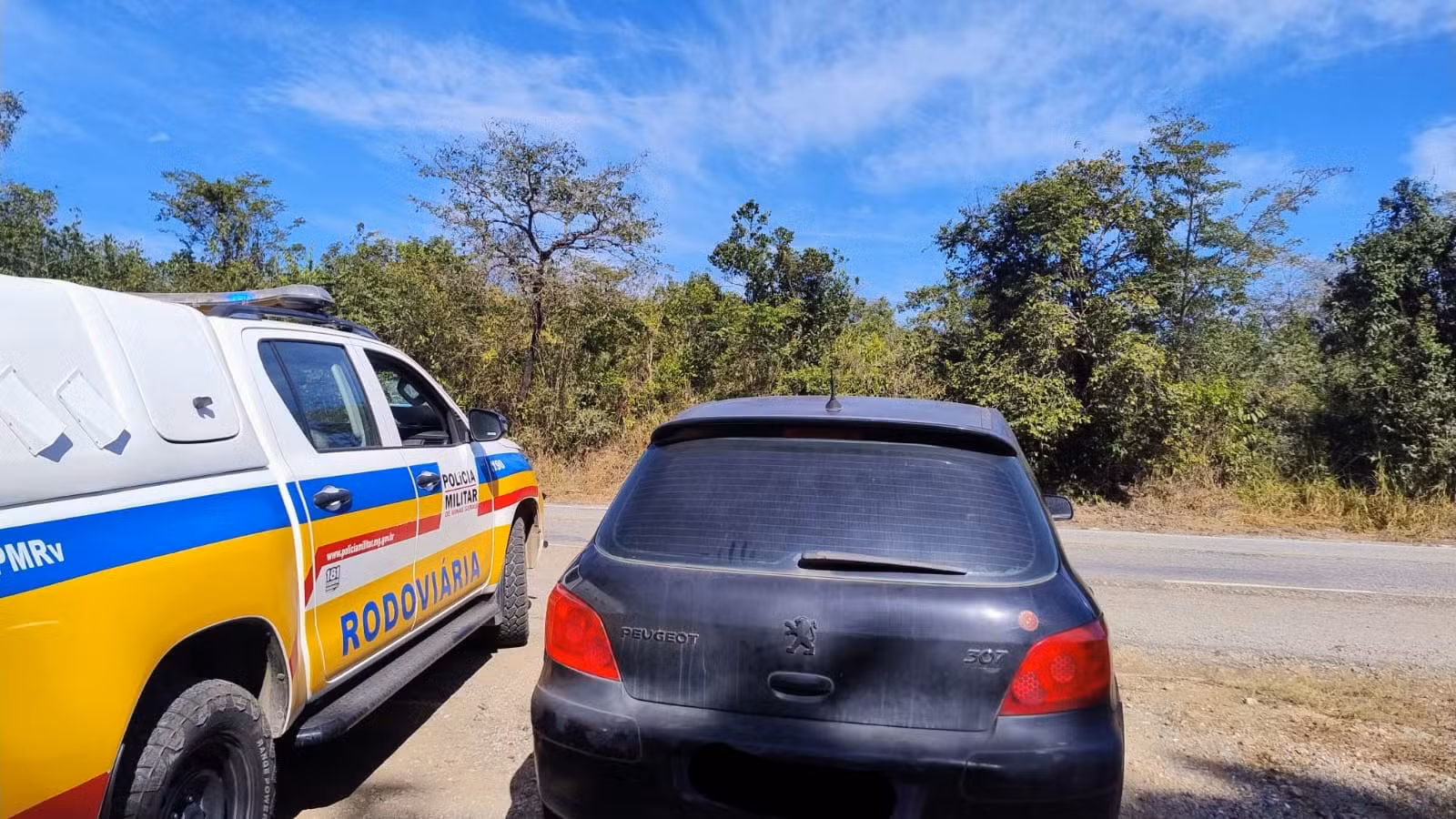 Motorista é preso com carro furtado e placa clonada durante fiscalização em na MGC