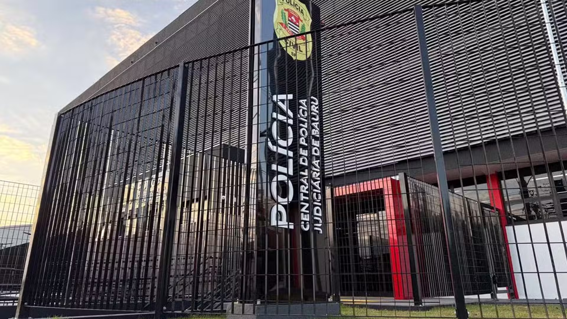 Mulher é ameaçada pelo marido, consegue desarmá