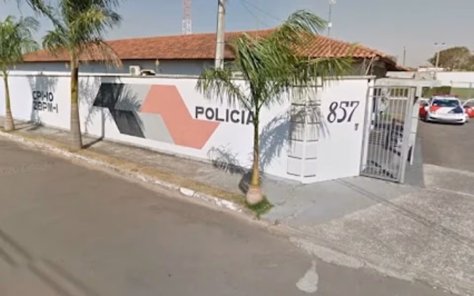Mulher denuncia ex-companheira por
invadir casa e agredi