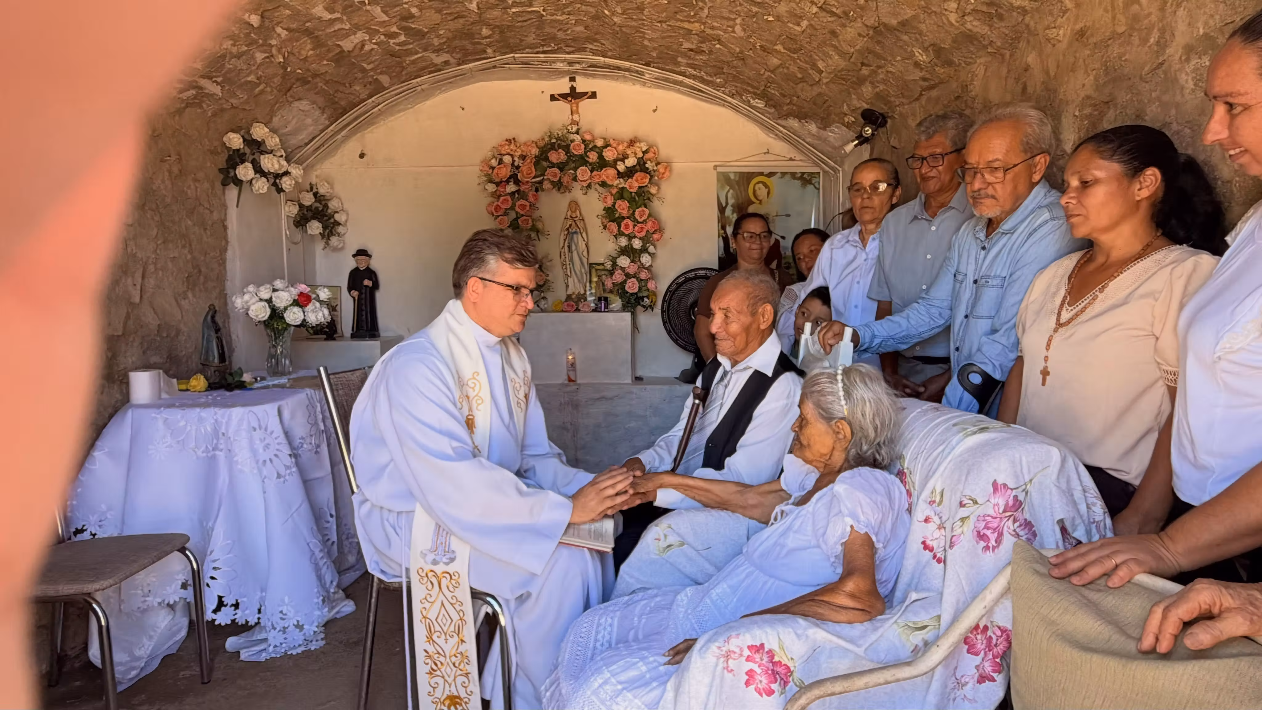 Idosos de 103 e 91 anos se casam em Sertânia; VÍDEO viraliza nas redes sociais
