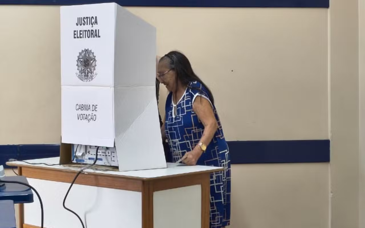 'Tenho prazer de votar enquanto estiver viva', diz eleitora de 90 anos no Amazonas
