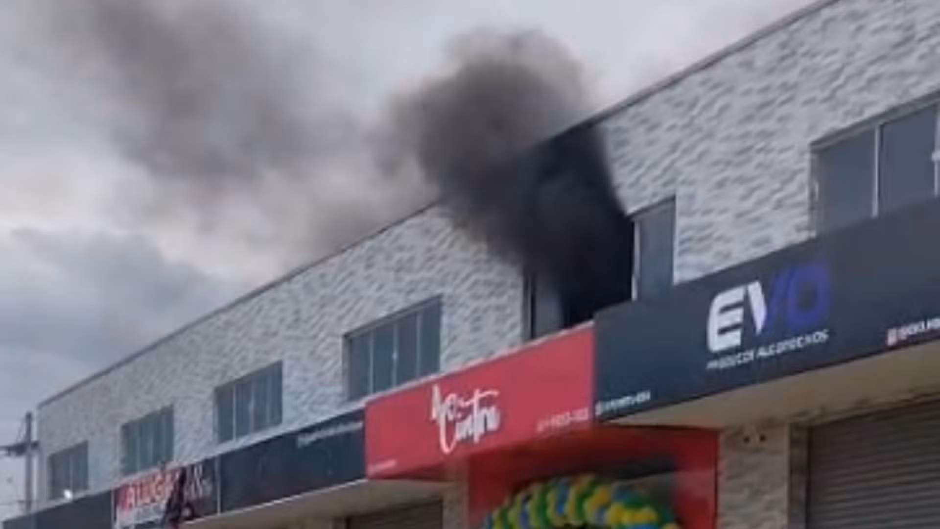 Incêndio atinge loja de roupas femininas em Hortolândia; imóvel está interditado