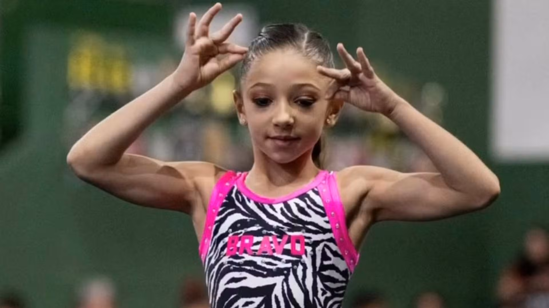 Ginasta de 10 anos evita queda, conquista prata e recebe elogios de Dani Hypólito e Laís Souza