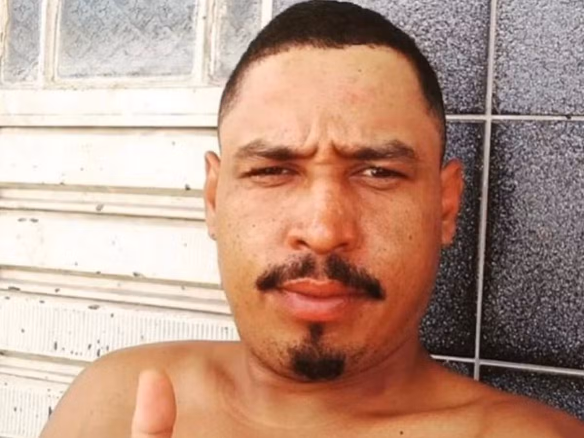 Suspeito preso por homicídio esperou casal escondido embaixo de cama box antes do crime em PE, diz polícia