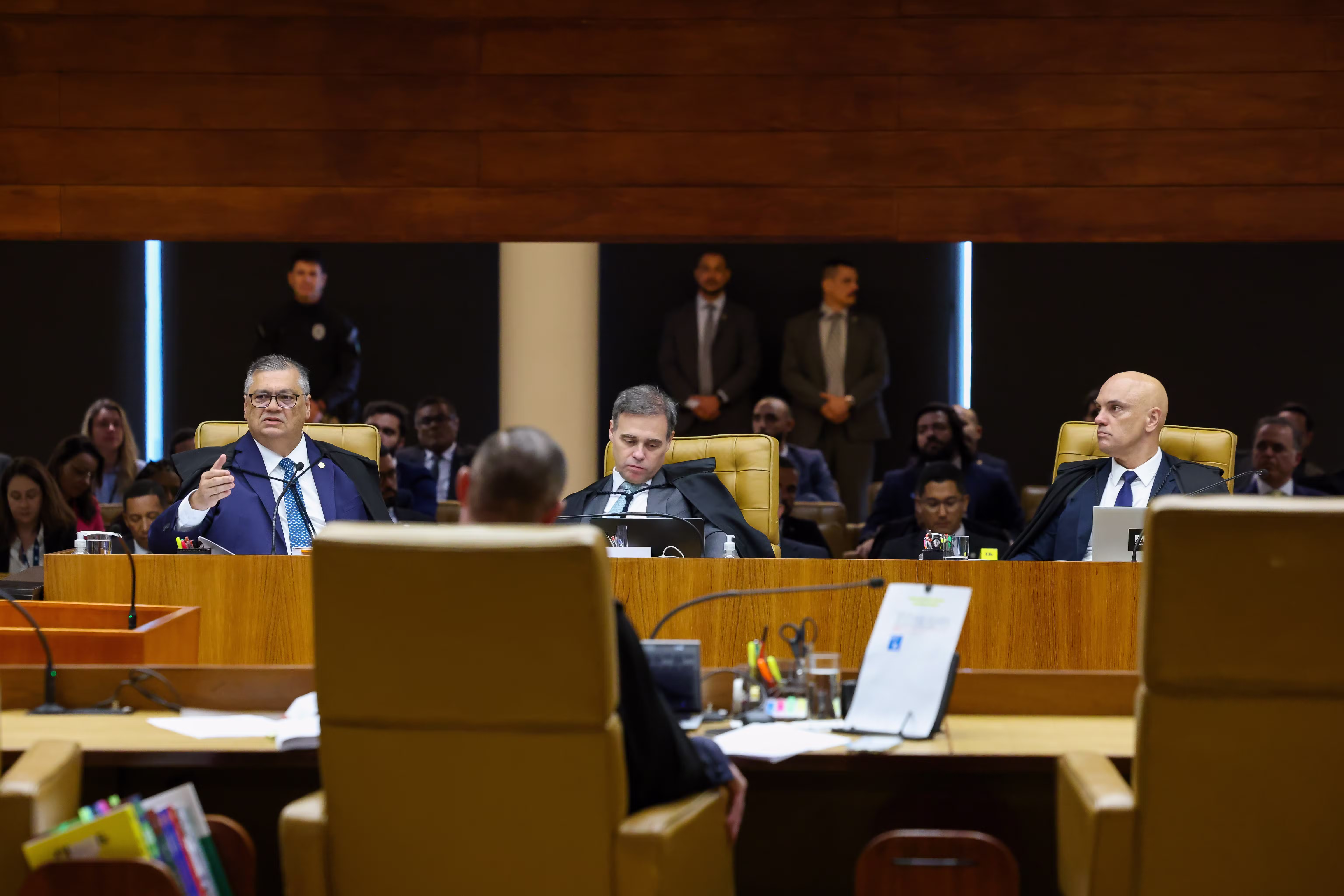 Bate-bocas, pedido de vista e indefinição: veja em 10 pontos como foi a sessão do STF sobre o caso Moraes