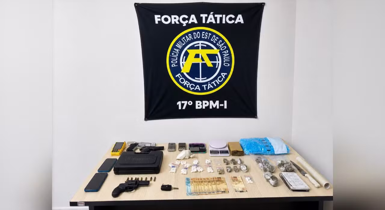 Tatuador é preso ao ser flagrado com porções de drogas, revólver furtado e pistolas falsas em Rio Preto
