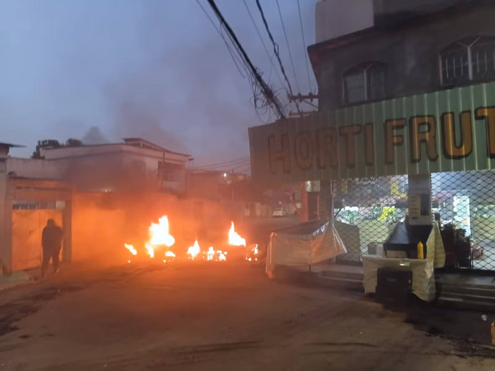 Operação da Polícia Civil mira integrantes do TCP envolvidos na morte de policial e que estariam na Vila Aliança