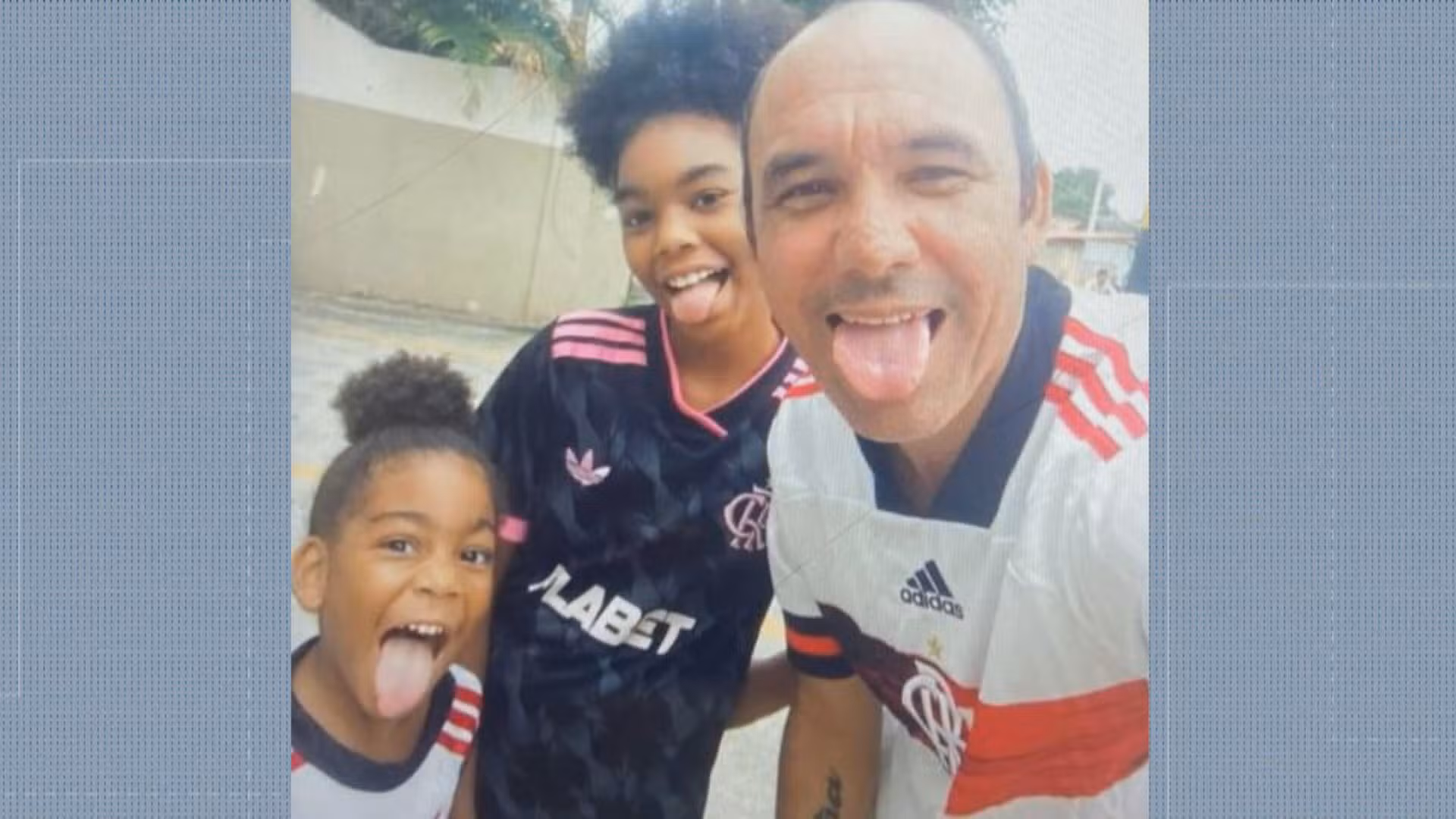 Parentes e amigos se despedem de irmãs de 4 e 11 anos que morreram soterradas na Ilha do Governador