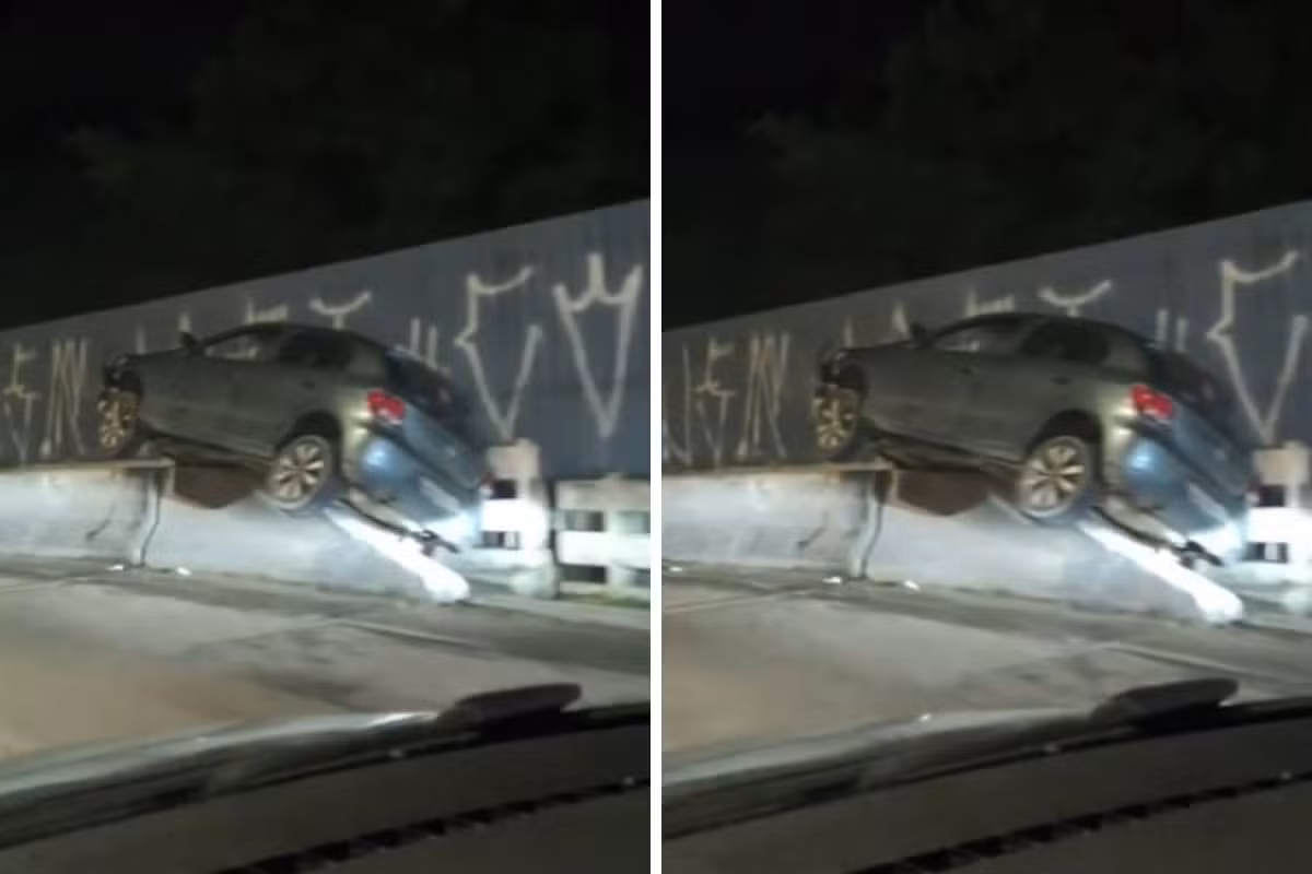Carro sobe em mureta de ponte após acidente e interdita trecho da Rio