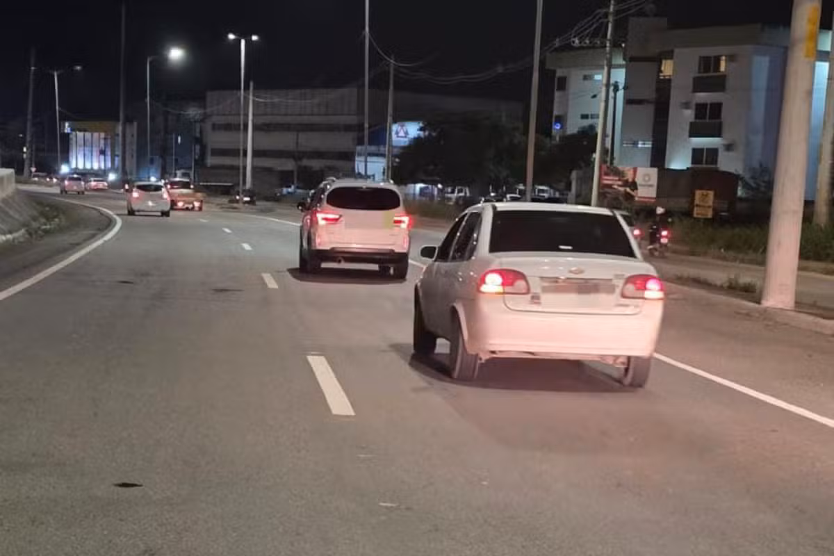 Mulher morre atropelada na BR-104, em Caruaru, e motorista não é localizado pela polícia