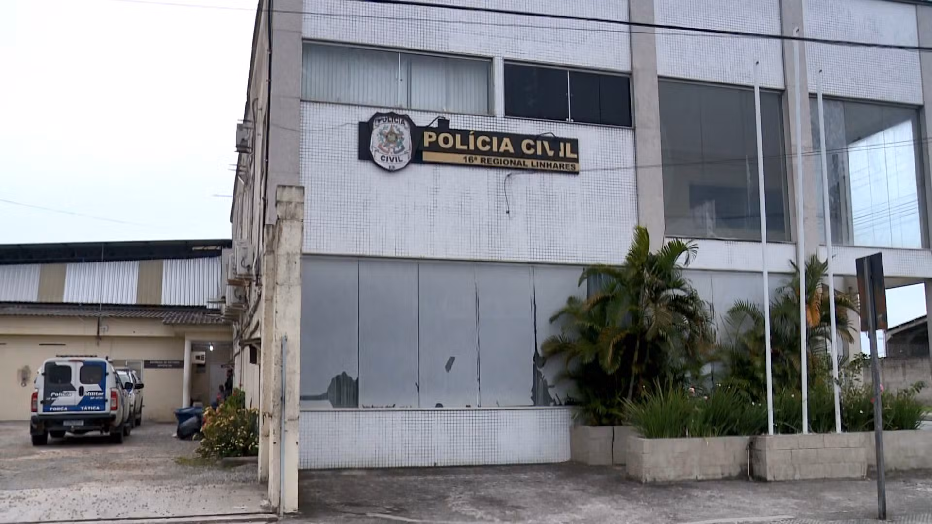 Mãe e ex-padrastro são presos suspeitos de estuprar e agredir filhas adolescentes em Linhares