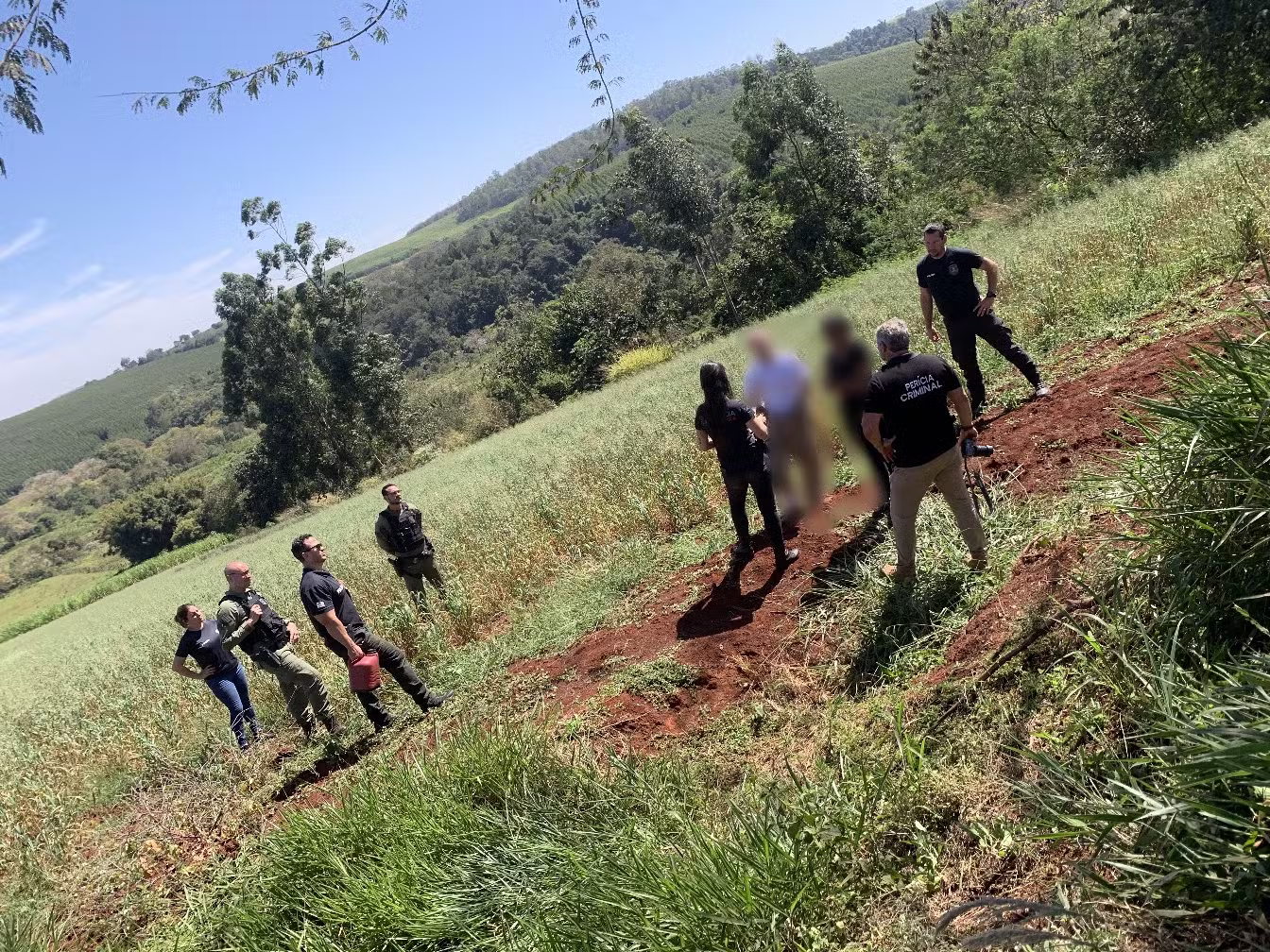 Suspeitos participam de reconstituição de crime que terminou com morte de jovem de 18 anos em Avaré