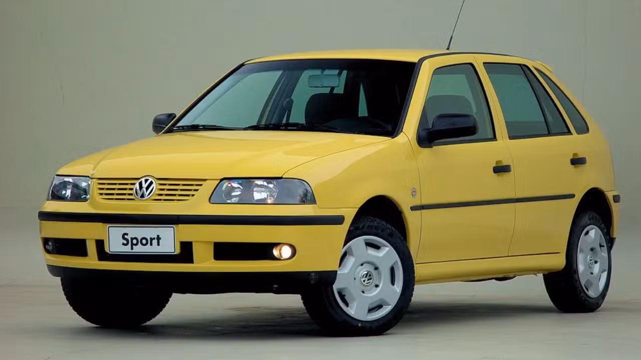 Carro zero por R$ 13 mil, gasolina a R$ 1,70: como era o mercado de carros quando o Brasil ganhou a Copa