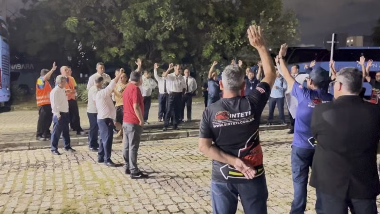 Rodoviários aceitam proposta e encerram greve no Ceará