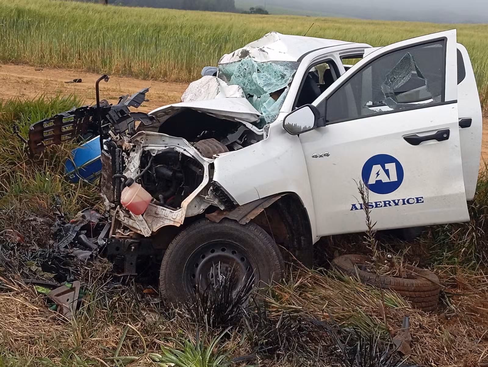 Cinco trabalhadores morrem após caminhonete bater de frente com caminhão, no PR; polícia investiga circunstâncias do acidente