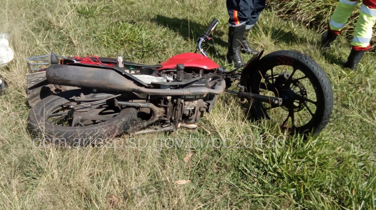 Motociclista morre após grave acidente com caminhão na SP