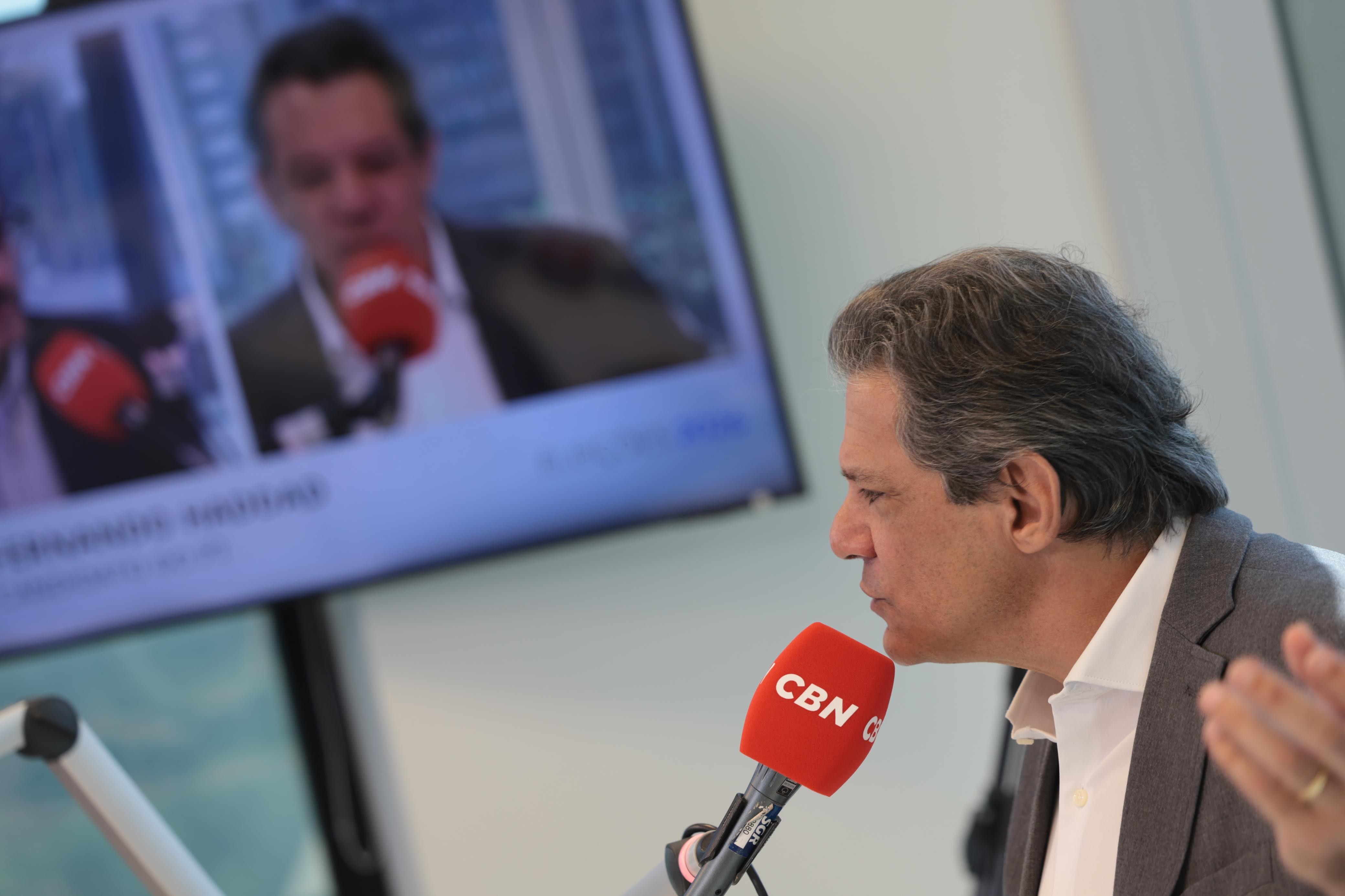 Haddad cancela passeata na periferia de São Paulo por jantar com empresários e defende 'Brasil bem endereçado' na economia