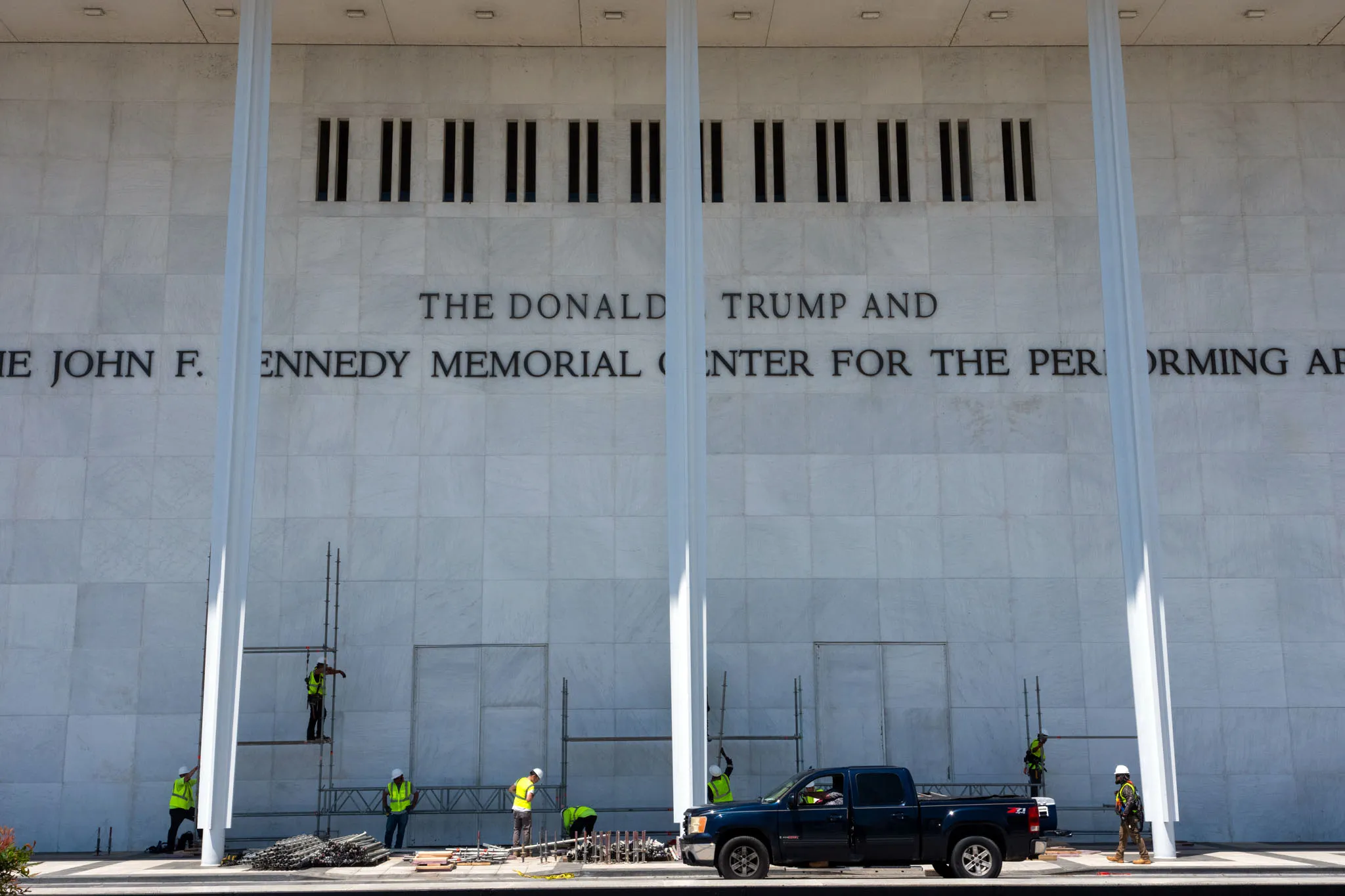 Após tentativa de virar 'Trump-Kennedy Center', local pode decretar falência, diz jornal