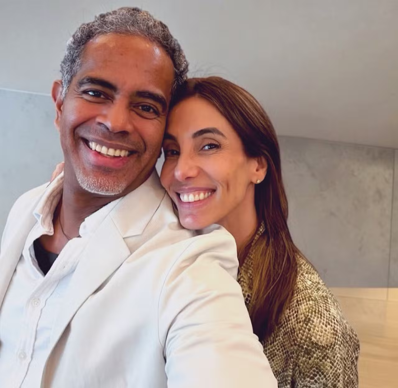 Tania Khalill fala de projeto artístico com o marido, Jair Oliveira, dos 25 anos de relacionamento e da vida da família nos EUA