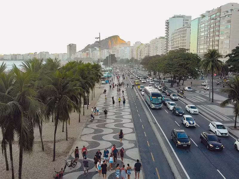 Orla sem ambulantes e protestos: veja como foi o primeiro dia da operação Tolerância Zero