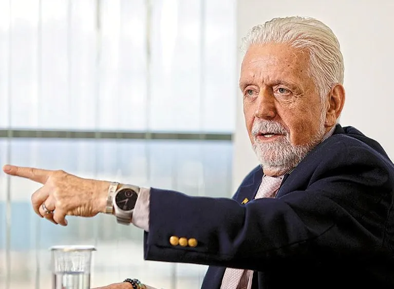 Jaques Wagner perde apoio na bancada do PT em meio à pressão para saída da liderança do governo por elo com Master