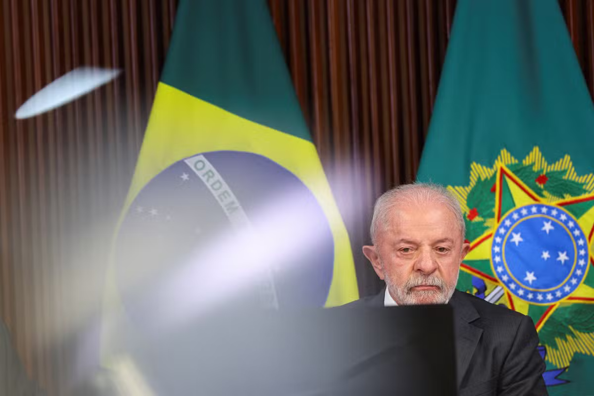Lula se reúne com ministros para tratar de projeto que reajusta teto do MEI