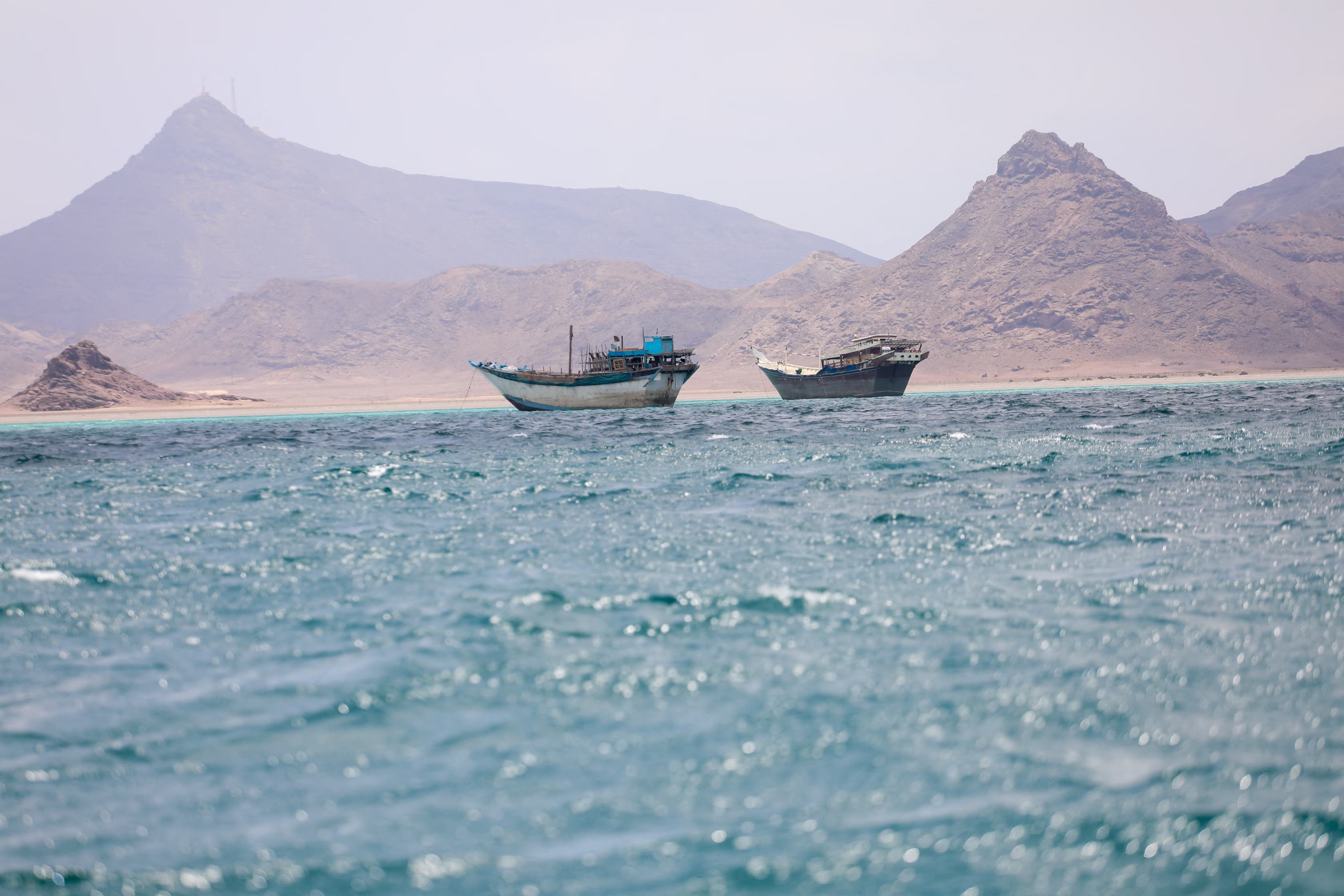 Irã e houthis ameaçam transporte marítimo de petróleo no Mar Vermelho