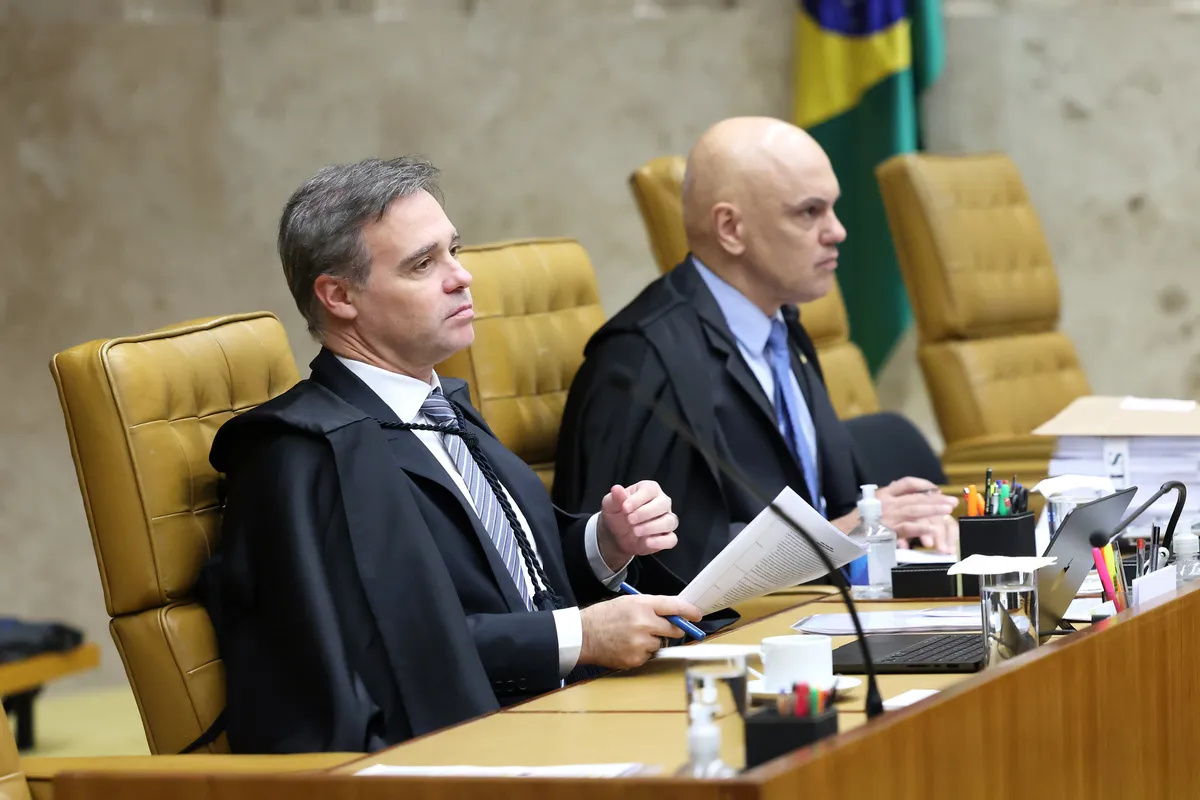 Mendonça libera para análise do plenário do STF relatório sobre mensagens de Vorcaro a Moraes