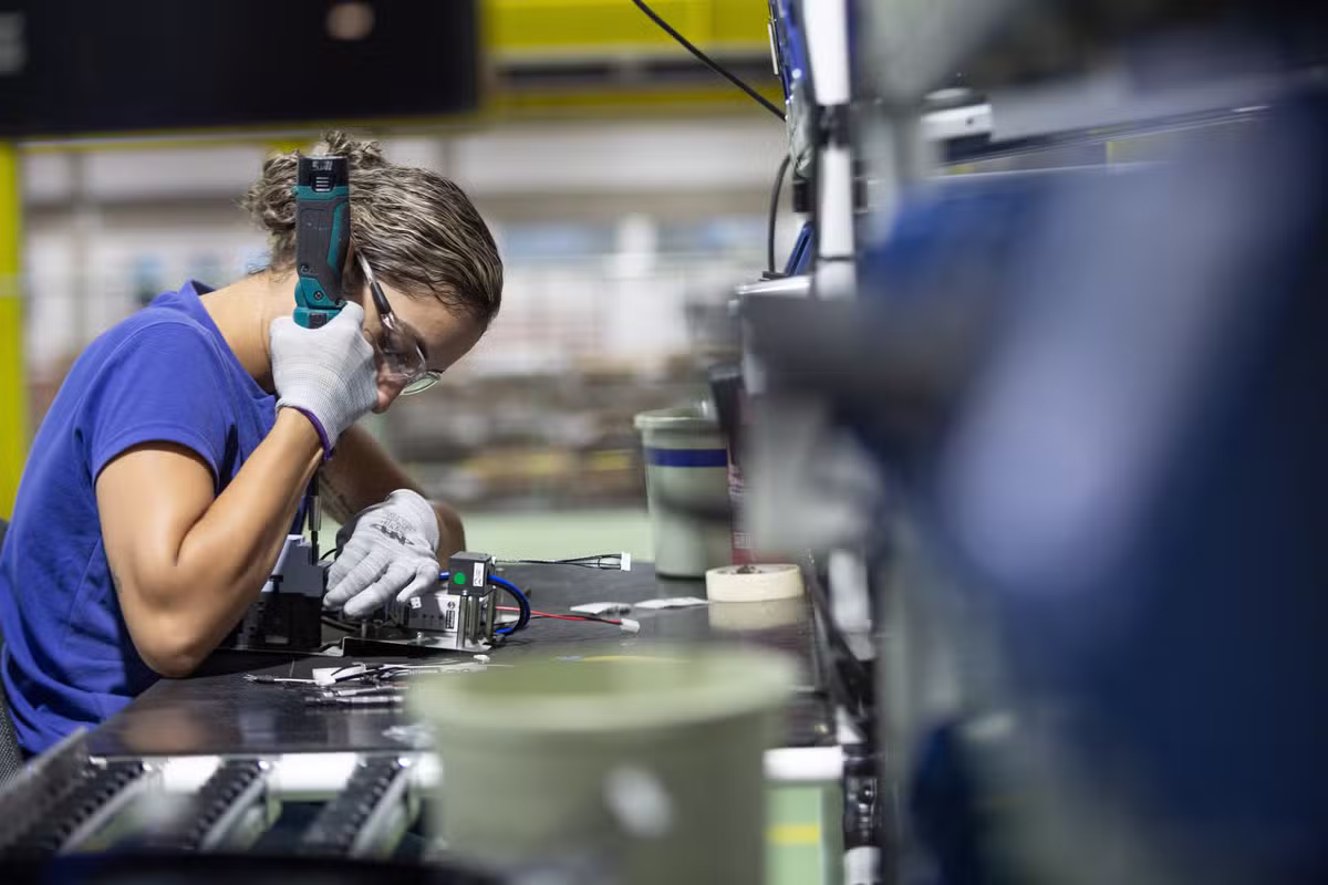 Indústria de máquinas tem queda anual de 20% na receita em maio, com avanço das importações da China