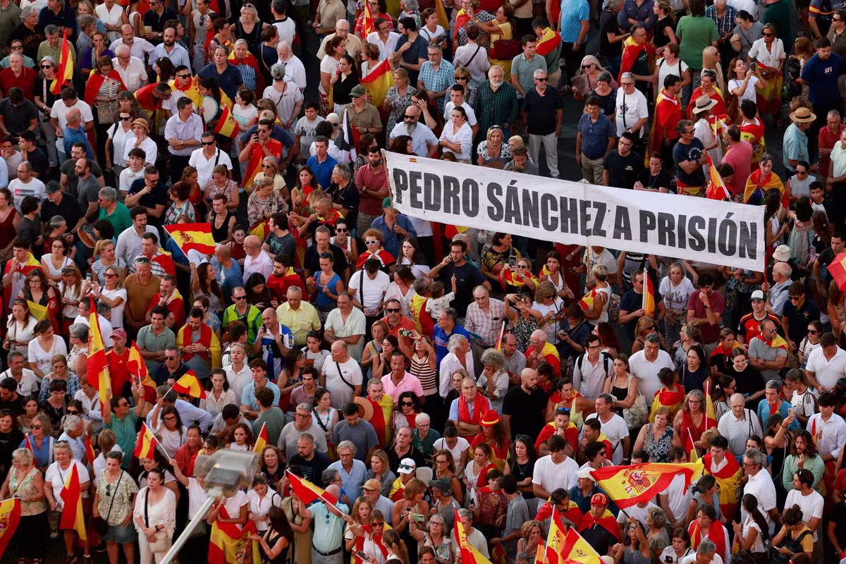 Milhares protestam em Ceuta contra resposta do governo espanhol à crise migratória