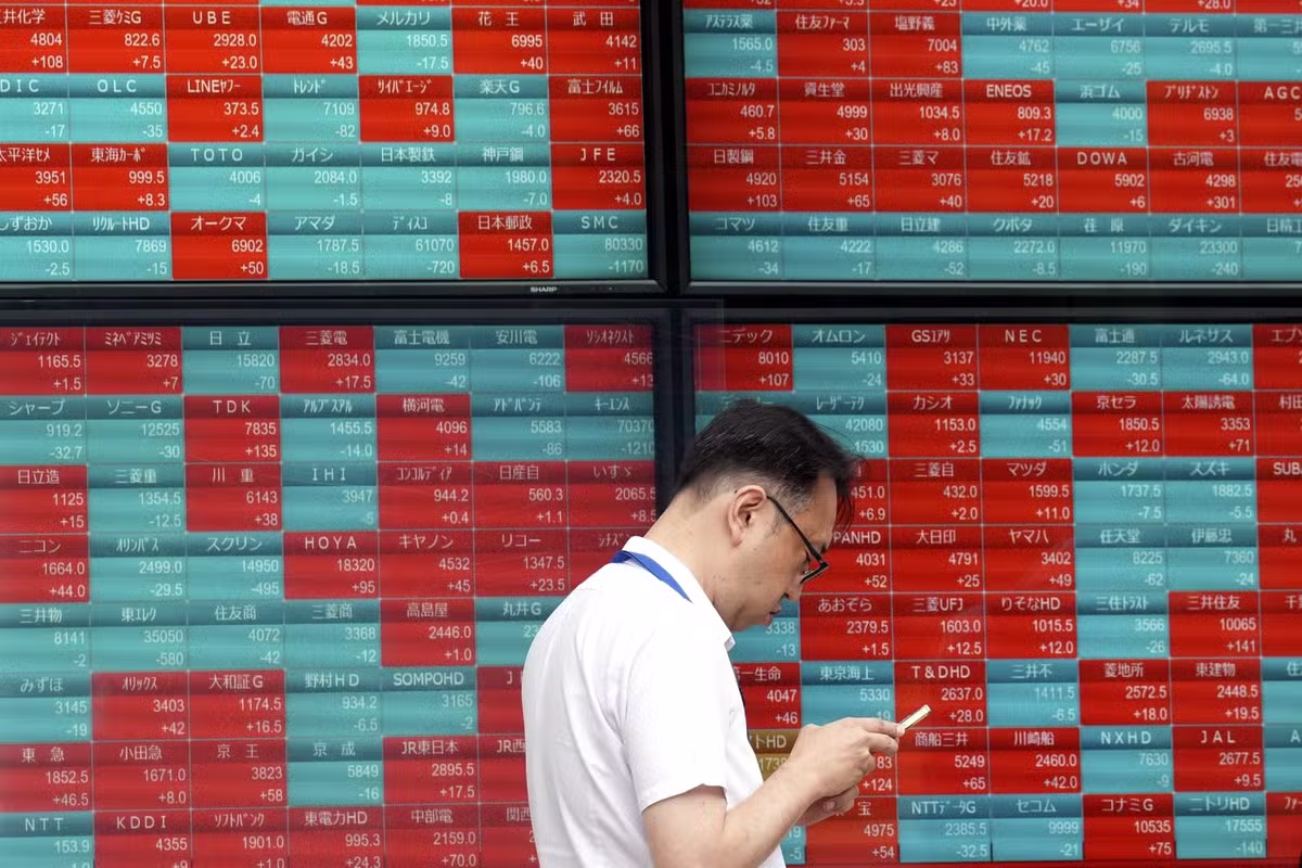 Bolsas da Ásia fecham em queda com tensão entre EUA e Irã e oferta de ações da Alibaba